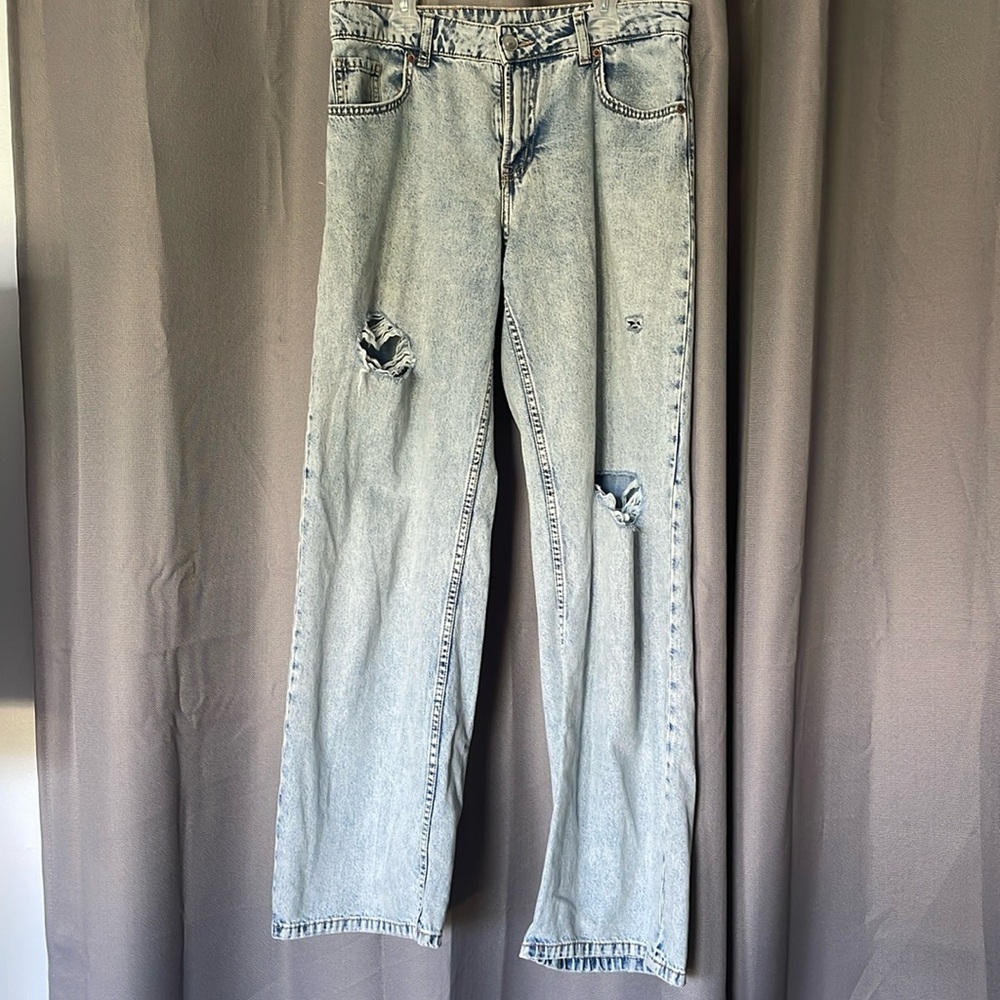 H&M Divided | Light/Acid Wash Distressed Baggy Jeans